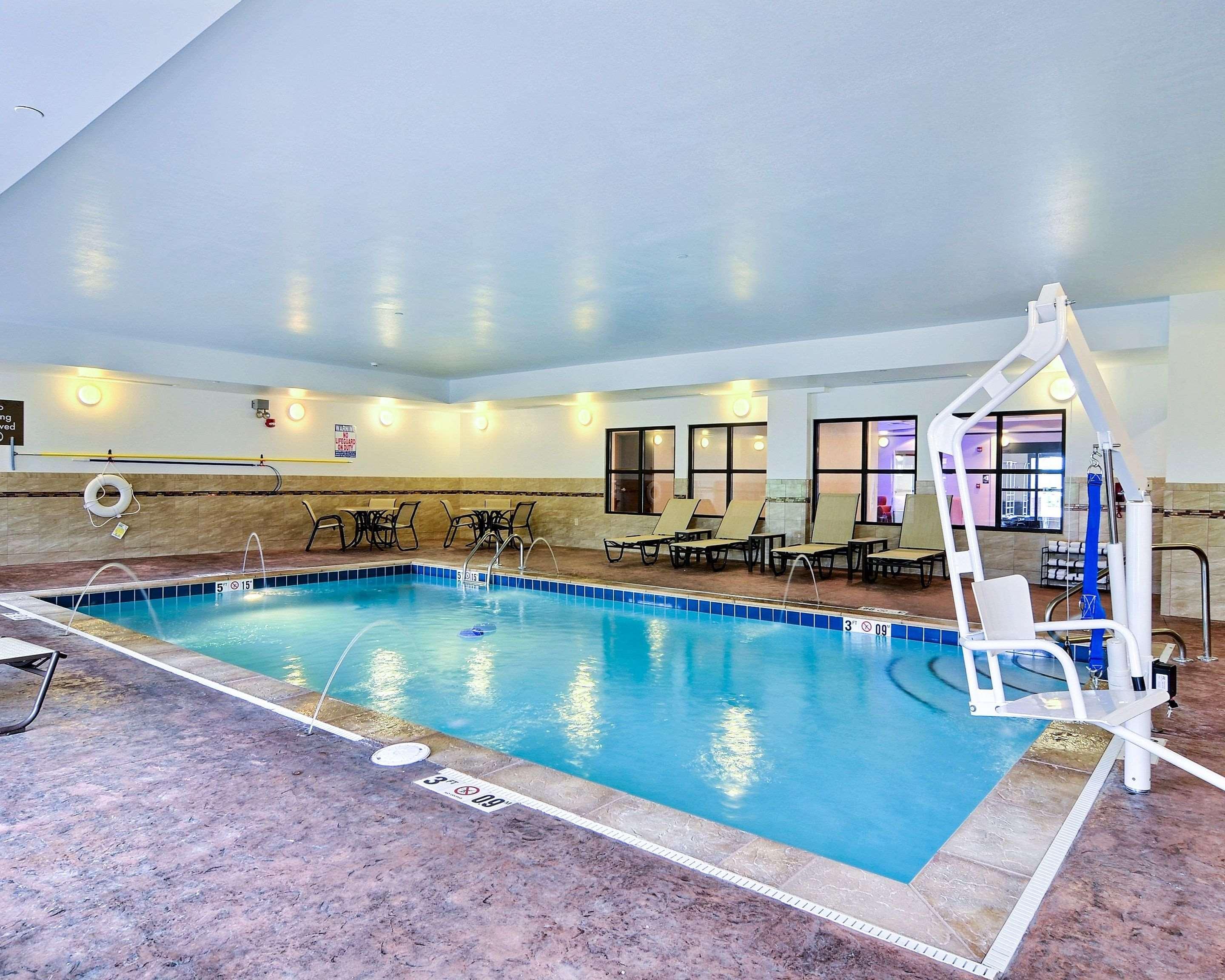Comfort Suites Uniontown Exteriör bild