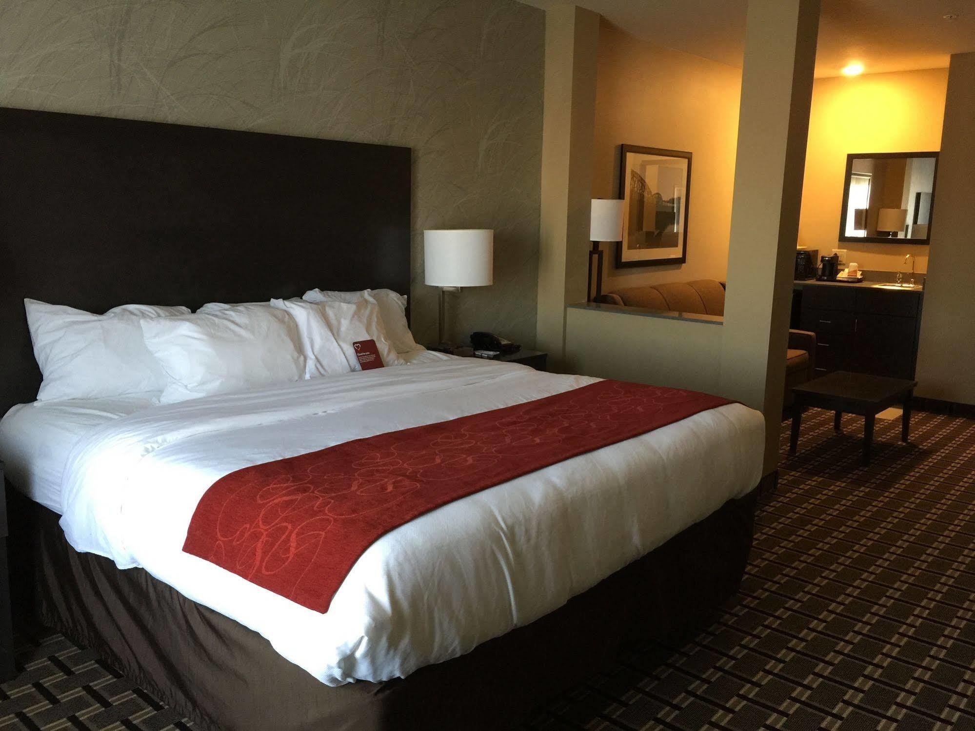 Comfort Suites Uniontown Exteriör bild